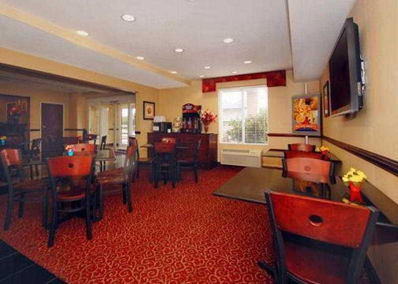 Отель Wingate By Wyndham Kings Bay Naval Base I-95 Кингсленд Экстерьер фото